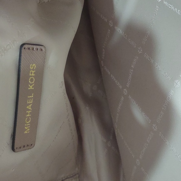 Michael Kors MK Saffiano Leather Tote in Dark Fawn Color RARE FIND! - Picture 4 of 16